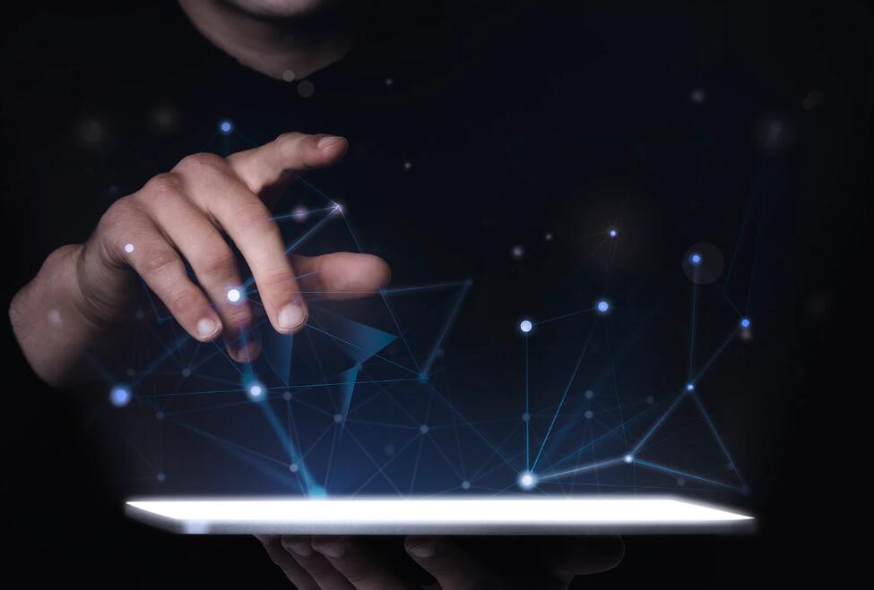 能不能推荐几首好听而且容易唱出来的英文歌啊.英语课上要表演,谢谢了 推荐好听的英文歌